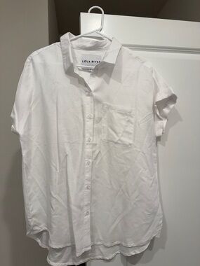 Women's White Short-Sleeve Button Front Shirt
